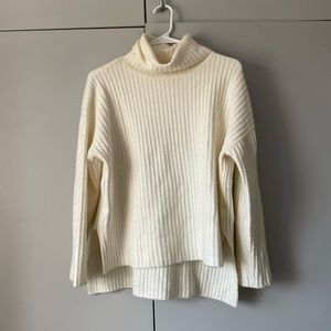 H&M OFF WHITE MED LENGTH TURTLENECK SWEATER US M